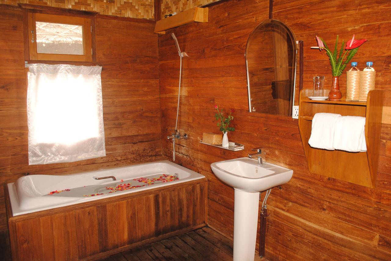 Golden Island Cottages Thale U Hotel Ywama Ngoại thất bức ảnh
