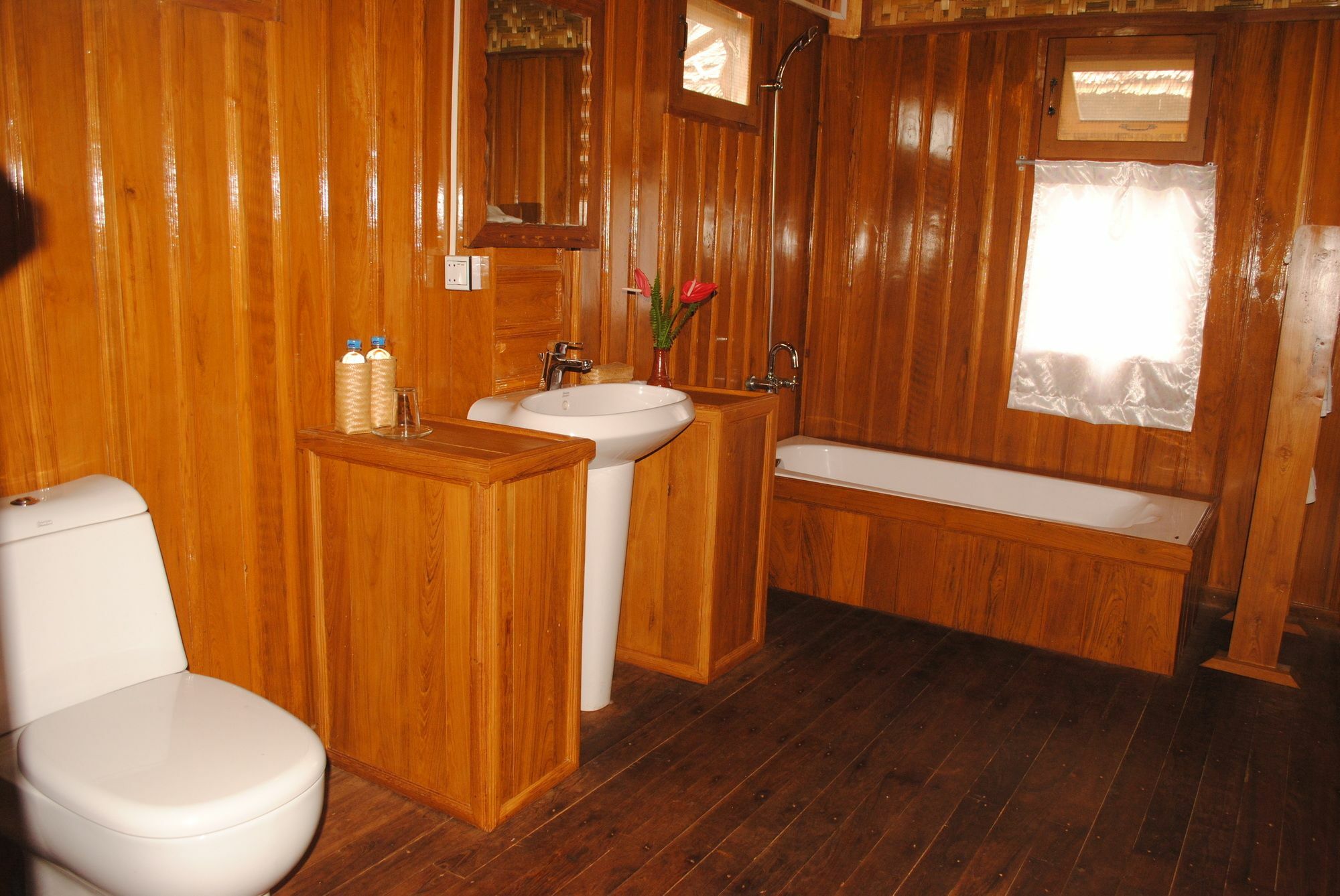 Golden Island Cottages Thale U Hotel Ywama Ngoại thất bức ảnh