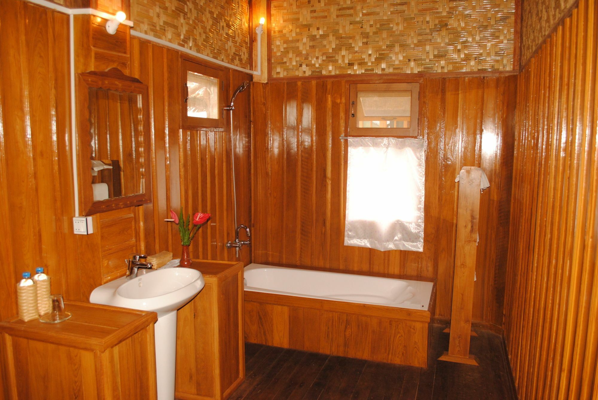 Golden Island Cottages Thale U Hotel Ywama Ngoại thất bức ảnh