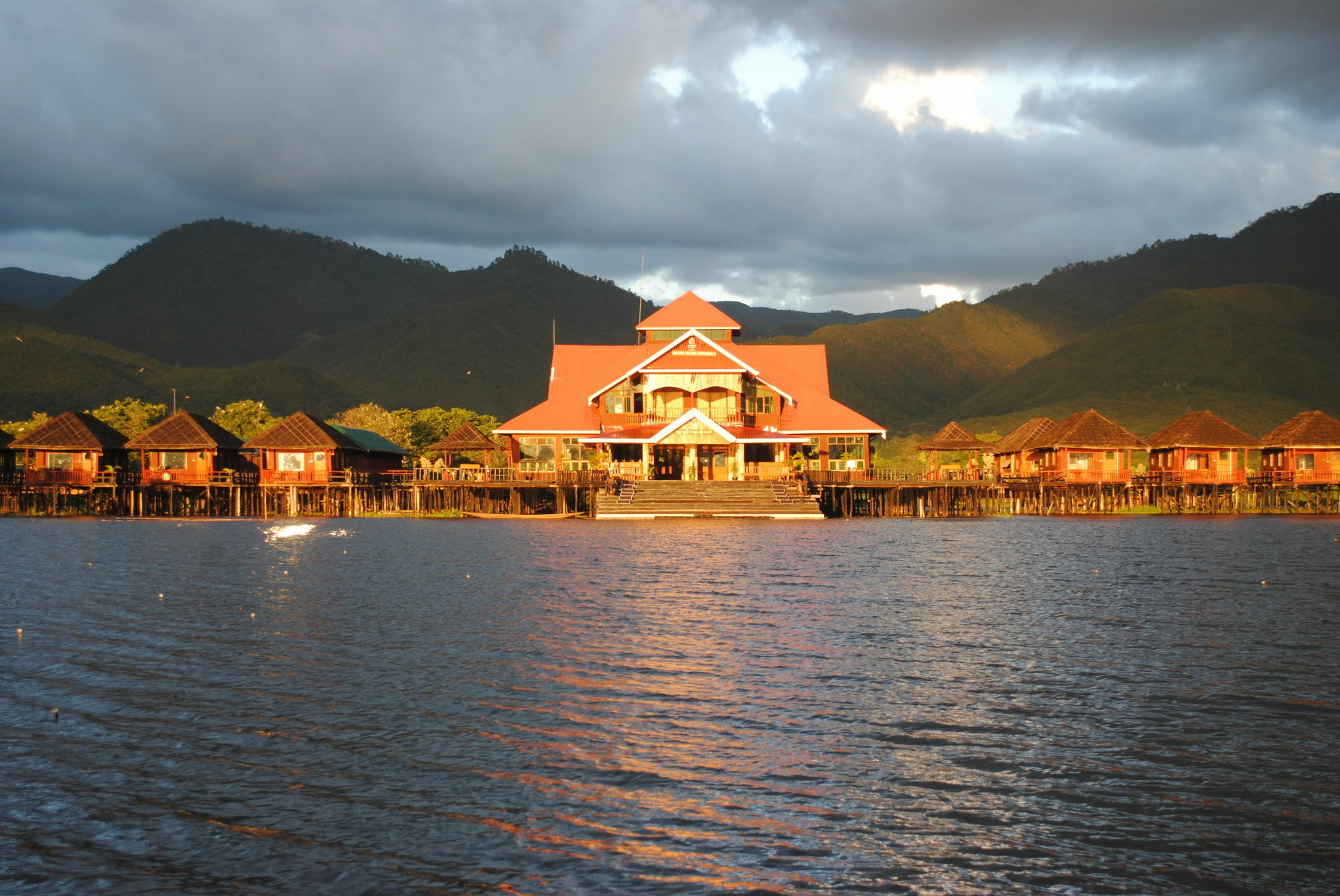 Golden Island Cottages Thale U Hotel Ywama Ngoại thất bức ảnh