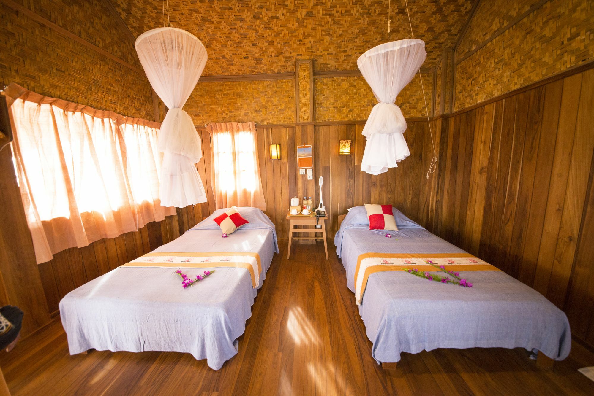 Golden Island Cottages Thale U Hotel Ywama Ngoại thất bức ảnh