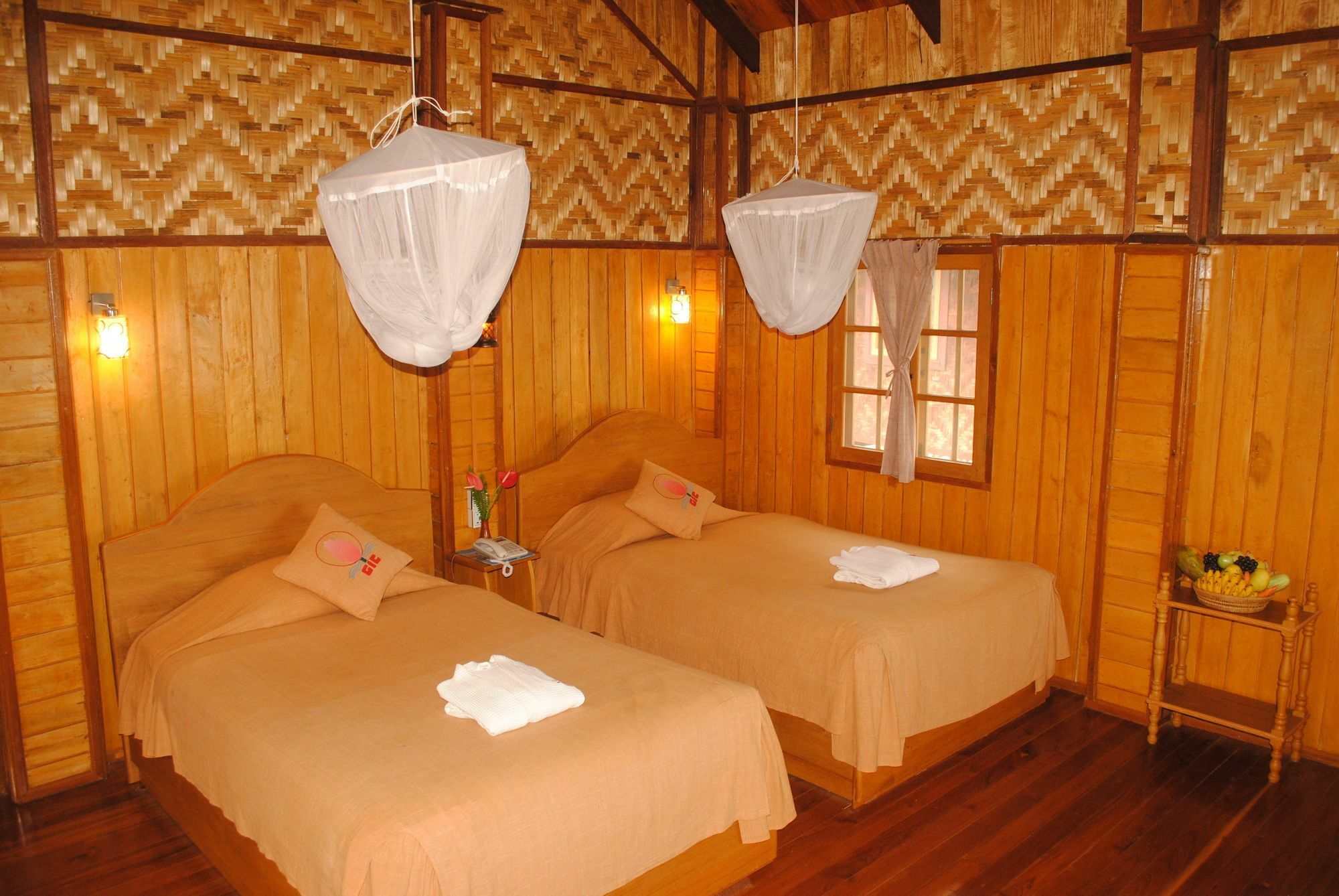 Golden Island Cottages Thale U Hotel Ywama Ngoại thất bức ảnh